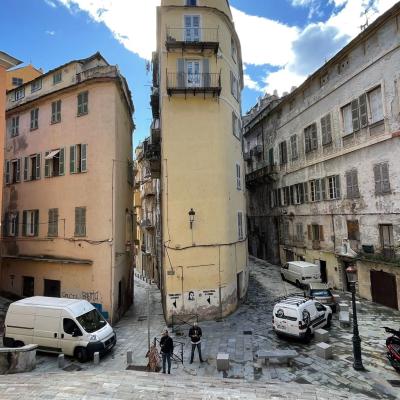 078 Proseguendo La Nostra Visita Attraversiamo Piccoli Borghi Che Ci Ricordano Le Piccole Vie Di Genova I Caruggi