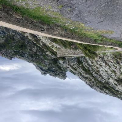 106 La Strada Tra Curve E Tornanti Nei Pressi Di Barrettali Sovrastata Da Immense Colate Di Roccia Modellate Dall Erosione Del Vento A Strapiombo Sul Mare