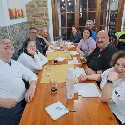 114 Dopo Quattro Ore E Mezza Di Strada Percorsa Eccoci Seduti Ai Tavoli Della Pizzeria Del Ghetto