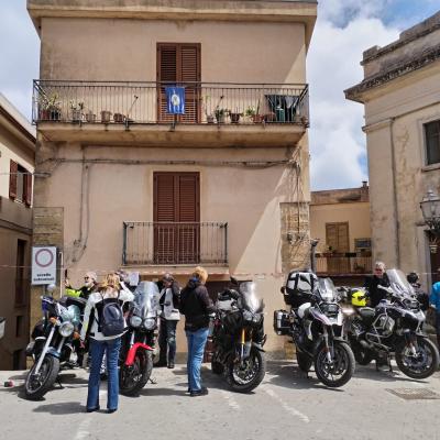 016 Finalmente Riusciamo A Sistemare Le Moto