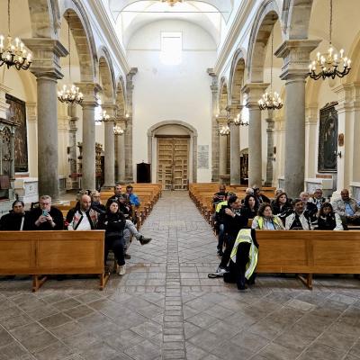 030 Ci Accomodiamo Per Ascoltare La Storia Della Chiesa E Di San Cono