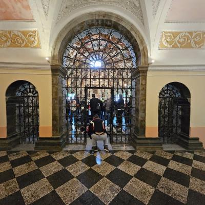 033 La Cripta Di San Cono Presente All Interno Del Tempio Dedicato Al Santo Navacita E Stata Realizzata Sopra Un Altra Chiesa A Croce Latina