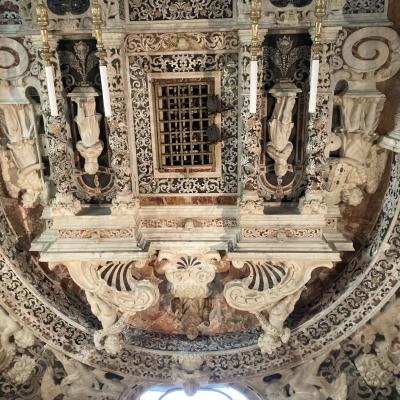 034 Protetta Da Tre Cortine Di Ferro E Sette Chiavi Custodisce Le Reliquie Del Santo All Interno Di Urne D Argento