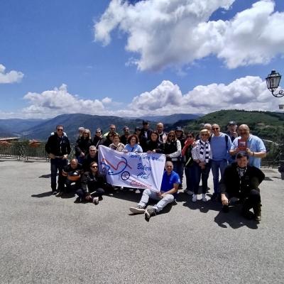 054 Prima Di Andare A Visitare La Cappella Del Rosario Foto Di Gruppo In Piazza Roma