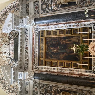 062 Definita Anche Dei Marmi Per La Ricca E Minuta Profusione Di Materiali Lapidei Policromi Le Pareti Ospitano Simboli E Allegorie Che In Un Suggestivo Ed Esoterico Percorso Conducono Al Dipinto Della Madonna Del Rosario