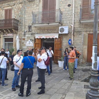 007 Sosta Ad Un Bar Per Rinfrescarci Con Qualche Bevanda