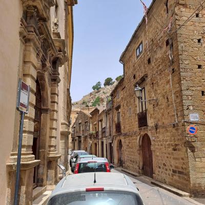 061 La Chiesa Delle Anime Purganti Meglio Conosciuta Come La Chiesa Di San Vincenzo L Edificazione Della Chiesa Delle Anime Purganti Risale Al 1669 Come Si Legge Sul Portale Principale Dove E Incisa Questa Data