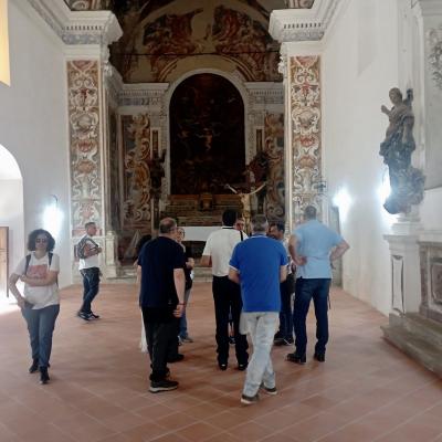 062 Si Accede All Interno Della Chiesa Tramite Alcuni Gradini Esterni L Arco Trionfale E Il Presbiterio Sono Affrescati Con Affreschi Risalenti Alla Prima Meta Del Xviii Secolo