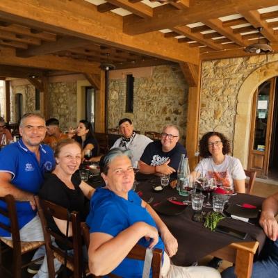 075 Almeno Una Foto Con Il Presidente Al Tavolo