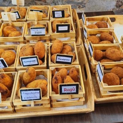 021 Ed Eccoli Molti Gusti Degli Arancini Piccoli Per Dare L Opportunita Di Sceglie Di Assaggiare Molti Gusti